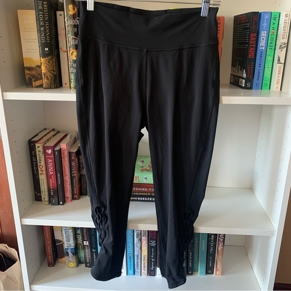Lululemon Black Cropped Leggings Size 8 - Picture 1 of 9